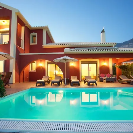 Sleeps 6 Pool Wifi Villa *