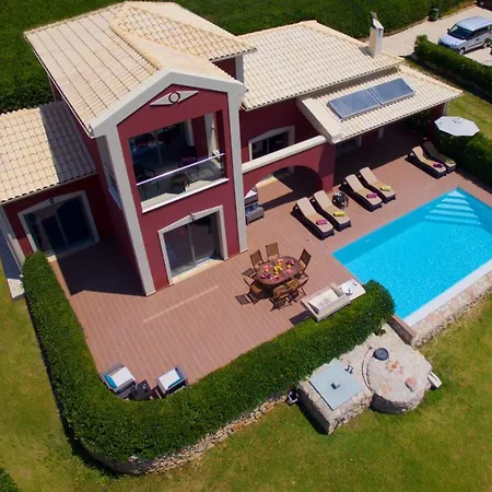 Villa Sleeps 6 Pool Wifi Mousata