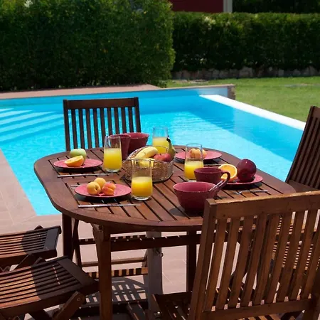 Sleeps 6 Pool Wifi Muszáta