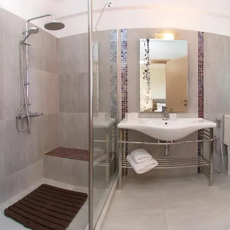 Sleeps 6 Pool Wifi Muszáta