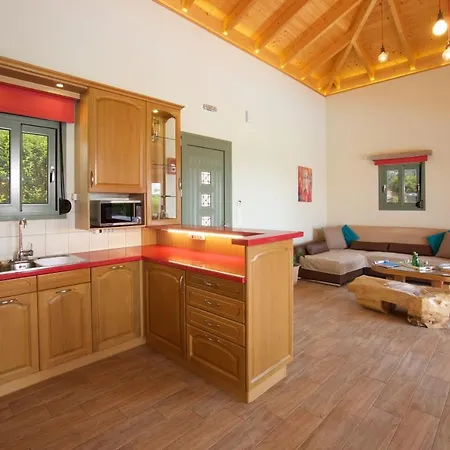 Sleeps 6 Pool Wifi Villa