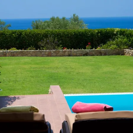Villa Sleeps 6 Pool Wifi